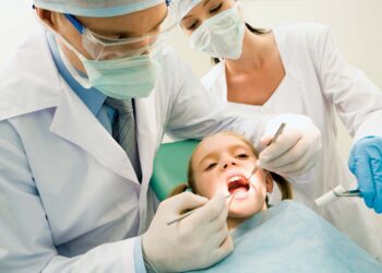 O que fazer ao quebrar um dente? Dentista orienta sobre cuidados imediatos