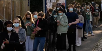 Surto de meningite no Reino Unido. Já há 27 casos e dois mortos