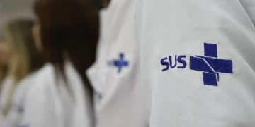 Março Azul: exames para rastrear câncer de intestino triplicam no SUS