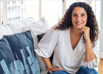 Colocar a si mesma no centro é um ato de coragem: história de Fabiana Jafif inspira mulheres com doenças crônicas