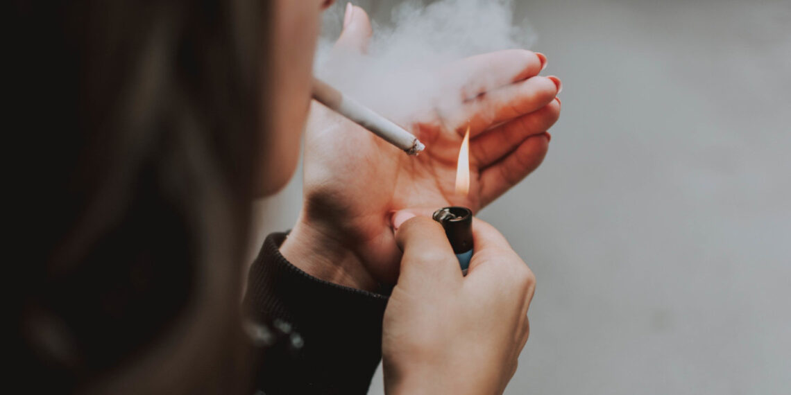 Dia Mundial sem Tabaco:Fumar aumenta em até 15 vezes o risco de AVC em pessoas com enxaqueca
