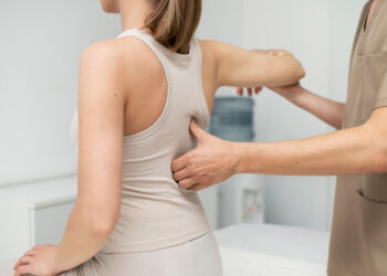 Universidade  oferece atendimento gratuito de fisioterapia para escoliose