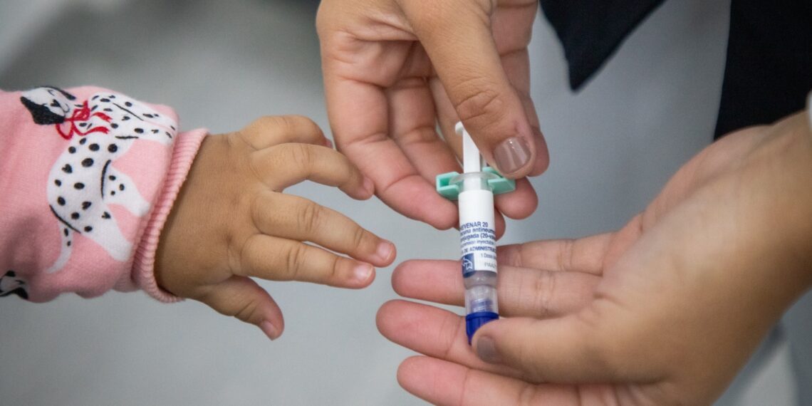Bahia recebe cerca de 37,5 mil doses da vacina Pneumo 20 para crianças de até 5 anos