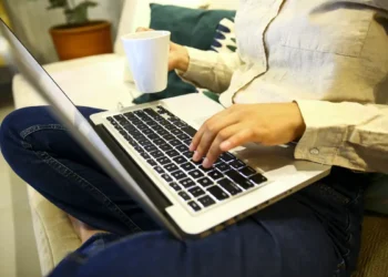 Sete em cada dez brasileiros temem comprar remédios pela internet
