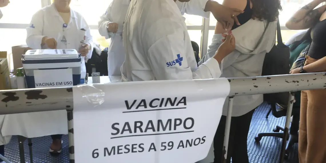 Mais de 795 mil vacinas contra o sarampo foram aplicadas em São Paulo