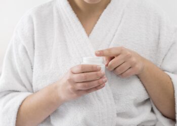 Primavera exige atenção redobrada com a pele; veja o que muda na rotina de skincare