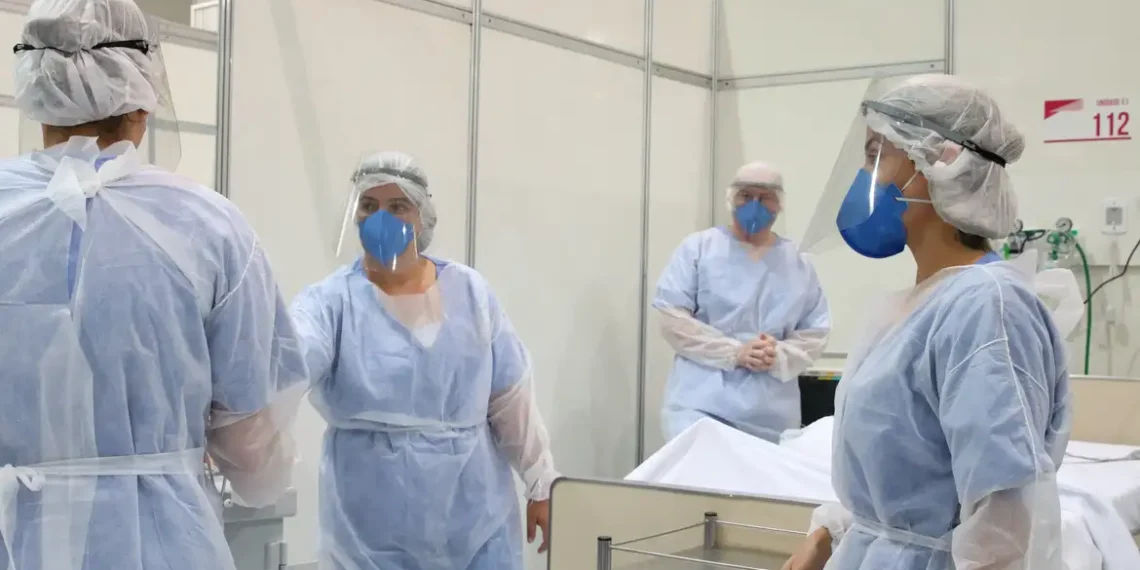 Quase 50% dos médicos de UTIs do país apresentam sinais de esgotamento