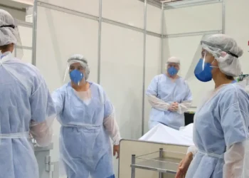 Quase 50% dos médicos de UTIs do país apresentam sinais de esgotamento