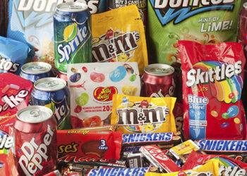 Alimentos industrializados podem fazer parte do plano alimentar? Nutricionista explica como fazer escolhas mais práticas no dia a dia
