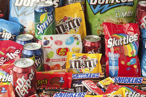 Alimentos industrializados podem fazer parte do plano alimentar? Nutricionista explica como fazer escolhas mais práticas no dia a dia