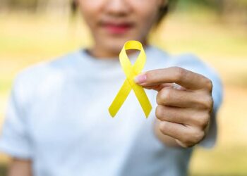 Setembro Dourado alerta reforça importância de reconhecer os sinais do câncer infantojuvenil com foco em retinoblastoma e neuroblastoma