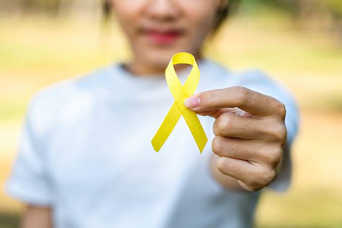 Setembro Dourado alerta reforça importância de reconhecer os sinais do câncer infantojuvenil com foco em retinoblastoma e neuroblastoma