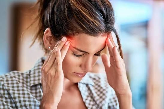 Dor de cabeça e vômitos persistentes em crianças e adolescentes podem ser sinais de tumor do sistema nervoso central