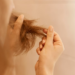 Queda de cabelo pode ser sinal de deficiência de ferro? Médico explica