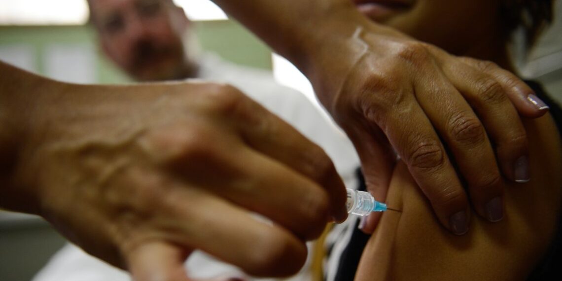 Consultas por lesões pré-cancerígenas caem após vacina contra HPV