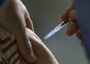 Fiocruz oferece vacinas para crianças e adultos neste sábado