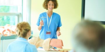 Ministério da Saúde homenageia professores de cursos de saúde e celebra mais de 51 mil médicos residentes com aperfeiçoamento contínuo