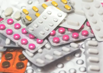 Anvisa proíbe lotes de medicamento para tratar câncer