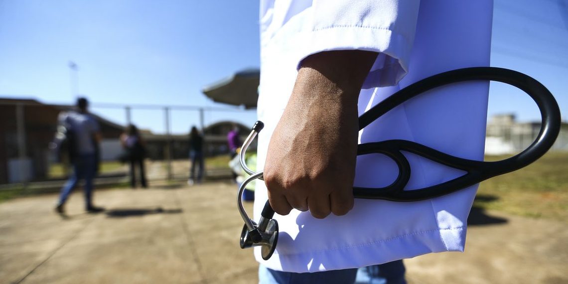 Congresso aprova exame obrigatório para exercício da medicina