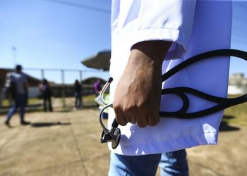 Congresso aprova exame obrigatório para exercício da medicina